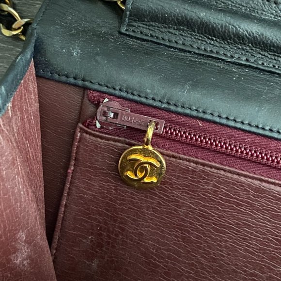 AUTHENTIC VINTAGE CHANEL FULL FLAP QUILTED CROSSBODY BAG - Picture 10 of 11